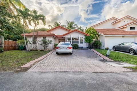 Купить виллу или дом в Хайалиа, Флорида 3 спальни, № 1992013 - фото 1