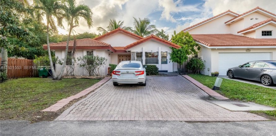 Дом в Хайалиа, Флорида 3 спальни № 1992013