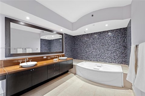 Купить кондоминиум в Майами-Бич, Флорида 2 спальни, 202.81м2, № 2054528 - фото 15