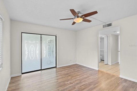 Condo in Clearwater, Florida, 2 bedrooms  № 2232625 - photo 9