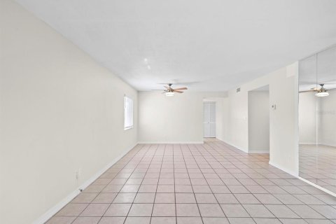 Condo in Clearwater, Florida, 2 bedrooms  № 2232625 - photo 5