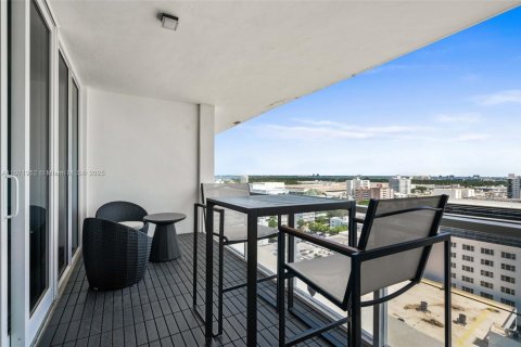 Condo in Miami Beach, Florida, 2 bedrooms  № 2022979 - photo 26
