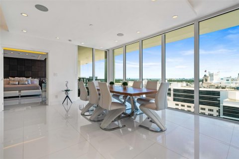 Condo in Miami Beach, Florida, 2 bedrooms  № 2022979 - photo 12