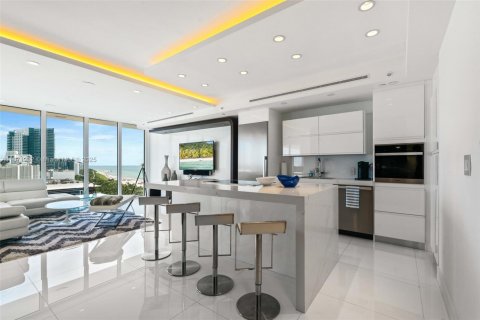 Condo in Miami Beach, Florida, 2 bedrooms  № 2022979 - photo 4