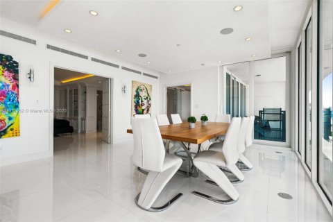 Condo in Miami Beach, Florida, 2 bedrooms  № 2022979 - photo 13