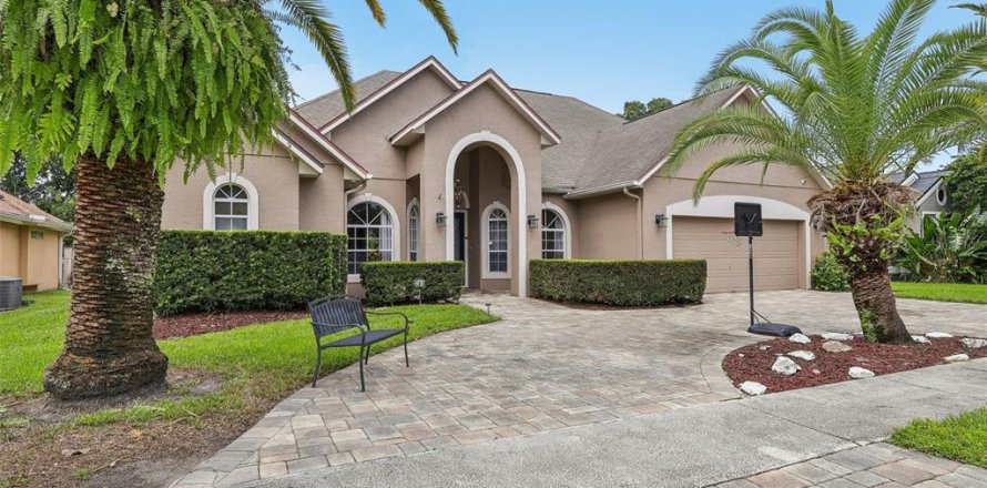 Villa ou maison à Oviedo, Floride 4 chambres, 277.96 m2 № 2230729
