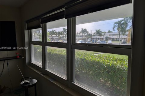 Купить кондоминиум в Халландейл-Бич, Флорида 1 спальня, 55.74м2, № 2053613 - фото 15