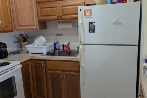 Купить кондоминиум в Халландейл-Бич, Флорида 1 спальня, 55.74м2, № 2053613 - фото 13