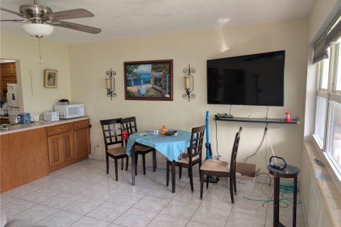 Купить кондоминиум в Халландейл-Бич, Флорида 1 спальня, 55.74м2, № 2053613 - фото 7