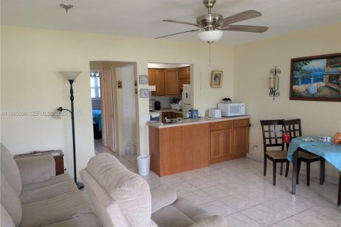 Купить кондоминиум в Халландейл-Бич, Флорида 1 спальня, 55.74м2, № 2053613 - фото 9