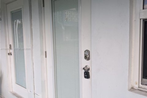 Купить кондоминиум в Халландейл-Бич, Флорида 1 спальня, 55.74м2, № 2053613 - фото 6