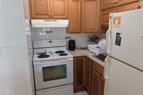 Купить кондоминиум в Халландейл-Бич, Флорида 1 спальня, 55.74м2, № 2053613 - фото 11