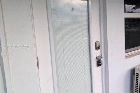 Купить кондоминиум в Халландейл-Бич, Флорида 1 спальня, 55.74м2, № 2053613 - фото 4