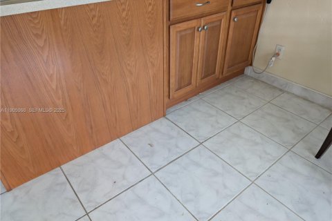 Купить кондоминиум в Халландейл-Бич, Флорида 1 спальня, 55.74м2, № 2053613 - фото 14