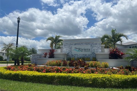 Townhouse in Homestead, Florida 3 bedrooms, 143.53 sq.m. № 1989999 - photo 1