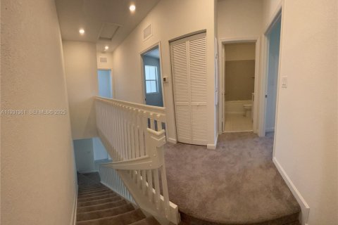 Townhouse in Homestead, Florida 3 bedrooms, 143.53 sq.m. № 1989999 - photo 6
