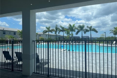 Townhouse in Homestead, Florida 3 bedrooms, 143.53 sq.m. № 1989999 - photo 18