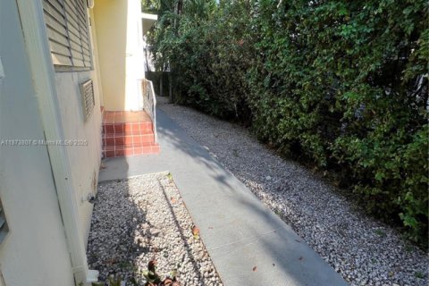 Condominio en alquiler en Miami Beach, Florida, 1 dormitorio, 65.03 m2 № 1927623 - foto 1