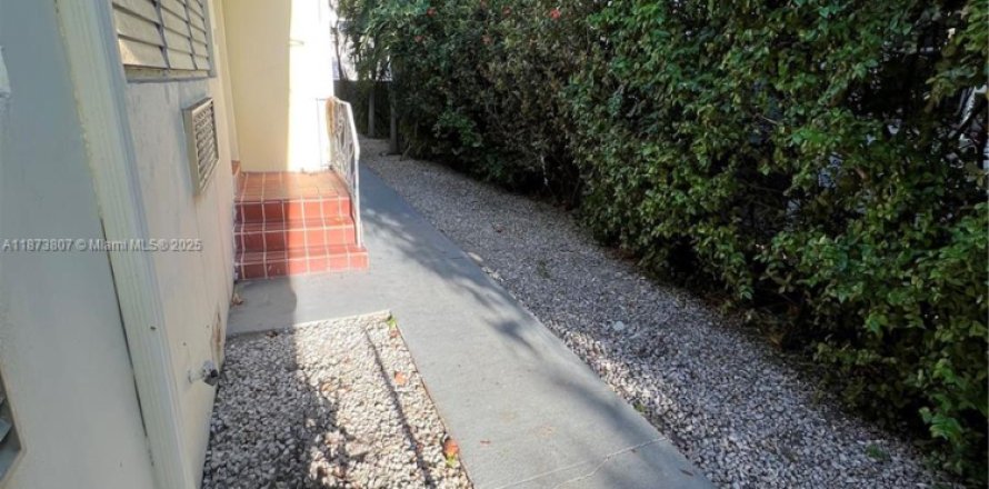 Condominio en Miami Beach, Florida, 1 dormitorio  № 1927623