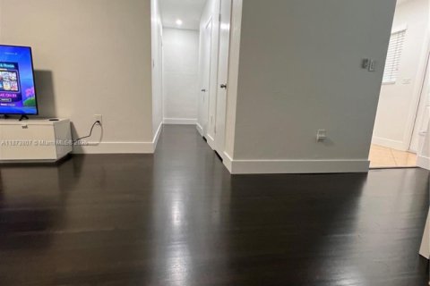 Condominio en alquiler en Miami Beach, Florida, 1 dormitorio, 65.03 m2 № 1927623 - foto 7