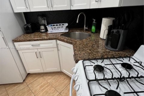 Condominio en alquiler en Miami Beach, Florida, 1 dormitorio, 65.03 m2 № 1927623 - foto 13