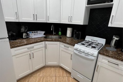 Condominio en alquiler en Miami Beach, Florida, 1 dormitorio, 65.03 m2 № 1927623 - foto 12