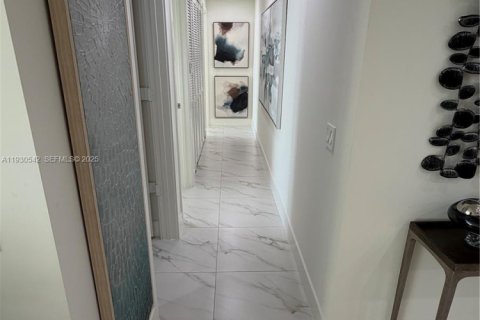 Condominio en venta en Sunrise, Florida, 2 dormitorios, 81.48 m2 № 2076917 - foto 11
