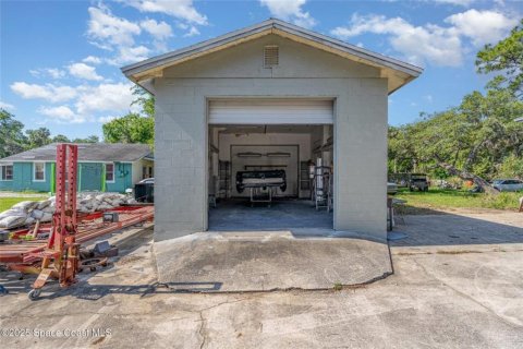 Propiedad comercial en venta en Titusville, Florida, 192.59 m2 № 1743341 - foto 13