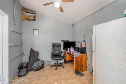Propiedad comercial en venta en Titusville, Florida, 192.59 m2 № 1743341 - foto 4