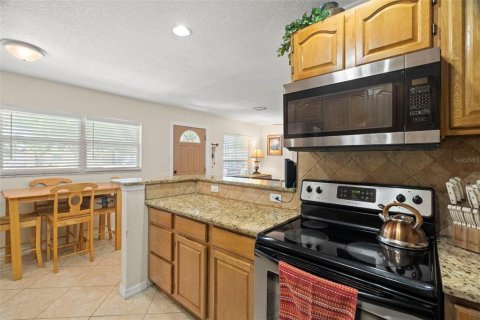 House in Tampa, Florida 4 bedrooms, 139.07 sq.m. № 1639722 - photo 6