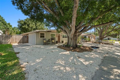 House in Tampa, Florida 4 bedrooms, 139.07 sq.m. № 1639722 - photo 23