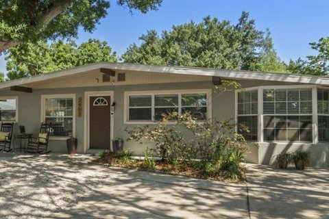 House in Tampa, Florida 4 bedrooms, 139.07 sq.m. № 1639722 - photo 1