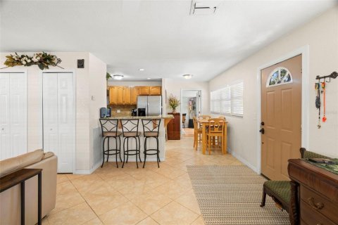 House in Tampa, Florida 4 bedrooms, 139.07 sq.m. № 1639722 - photo 9