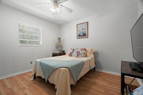 House in Tampa, Florida 4 bedrooms, 139.07 sq.m. № 1639722 - photo 14
