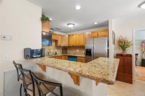 House in Tampa, Florida 4 bedrooms, 139.07 sq.m. № 1639722 - photo 5