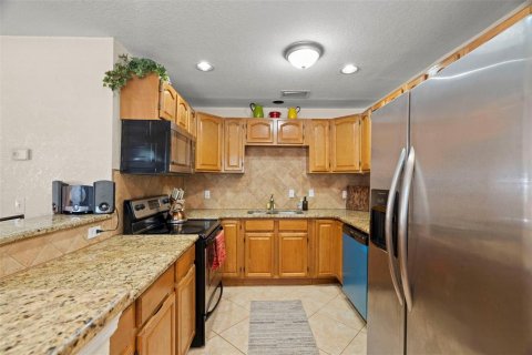 House in Tampa, Florida 4 bedrooms, 139.07 sq.m. № 1639722 - photo 4