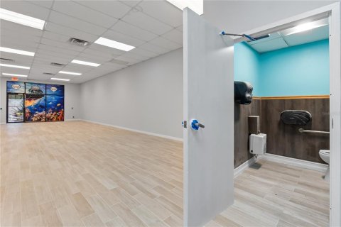 Immobilier commercial à louer à Leesburg, Floride: 98.85 m2 № 2430814 - photo 6