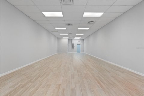 Immobilier commercial à louer à Leesburg, Floride: 98.85 m2 № 2430814 - photo 3