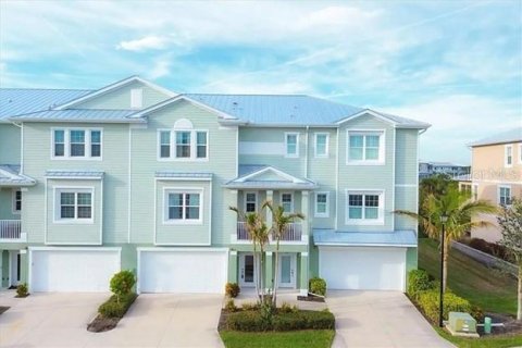 Townhouse in Placida, Florida 3 bedrooms, 222.04 sq.m. № 2213423