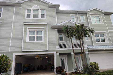 Townhouse in Placida, Florida 3 bedrooms, 222.04 sq.m. № 2213423 - photo 3