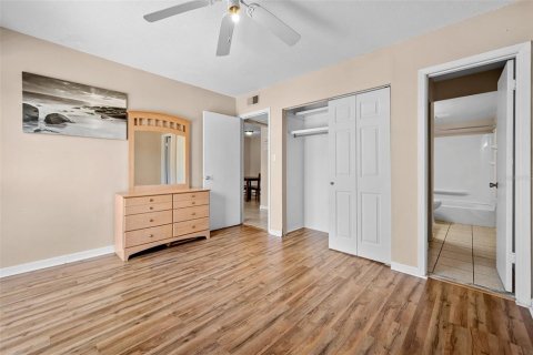 Condo in Gainesville, Florida, 1 bedroom № 2213483 - photo 16