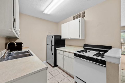 Condo in Gainesville, Florida, 1 bedroom № 2213483 - photo 12