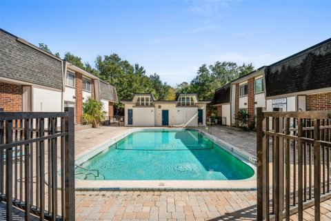 Condo in Gainesville, Florida, 1 bedroom № 2213483 - photo 19