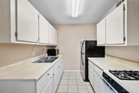 Condo in Gainesville, Florida, 1 bedroom № 2213483 - photo 11