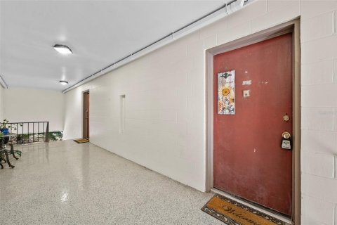 Condo in Gainesville, Florida, 1 bedroom № 2213483 - photo 4