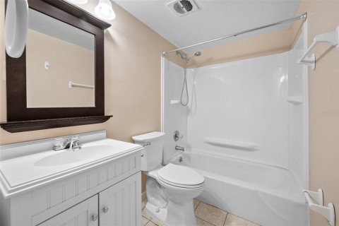 Condo in Gainesville, Florida, 1 bedroom № 2213483 - photo 18