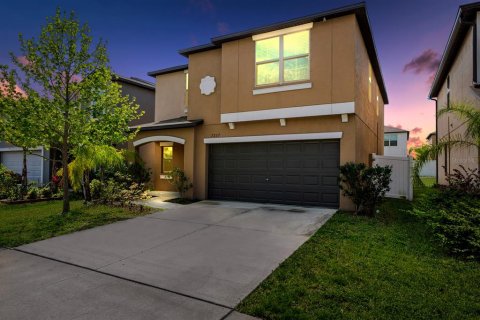 House in Tampa, Florida 5 bedrooms, 210.33 sq.m. № 2097081