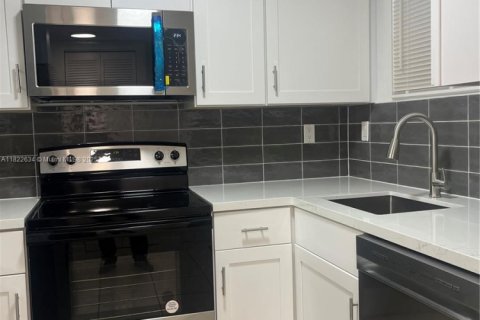 Copropriété à louer à Miami, Floride: 2 chambres, 84.73 m2 № 1786967 - photo 5