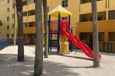 Copropriété à louer à Miami, Floride: 2 chambres, 84.73 m2 № 1786967 - photo 15