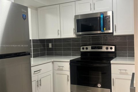 Copropriété à louer à Miami, Floride: 2 chambres, 84.73 m2 № 1786967 - photo 4